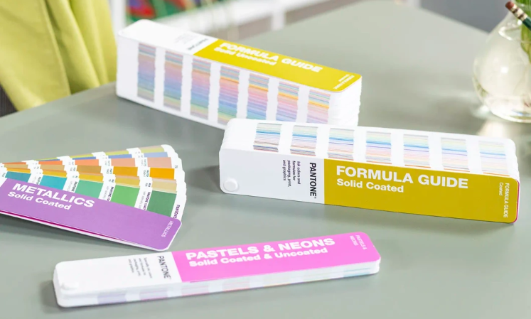 Pantone Solid Guide Set – 4 kleurenwaaiers